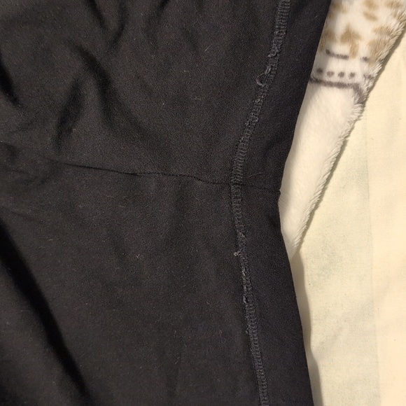 A Pea In The Pod Maternity Leggings - Picture 5 of 5